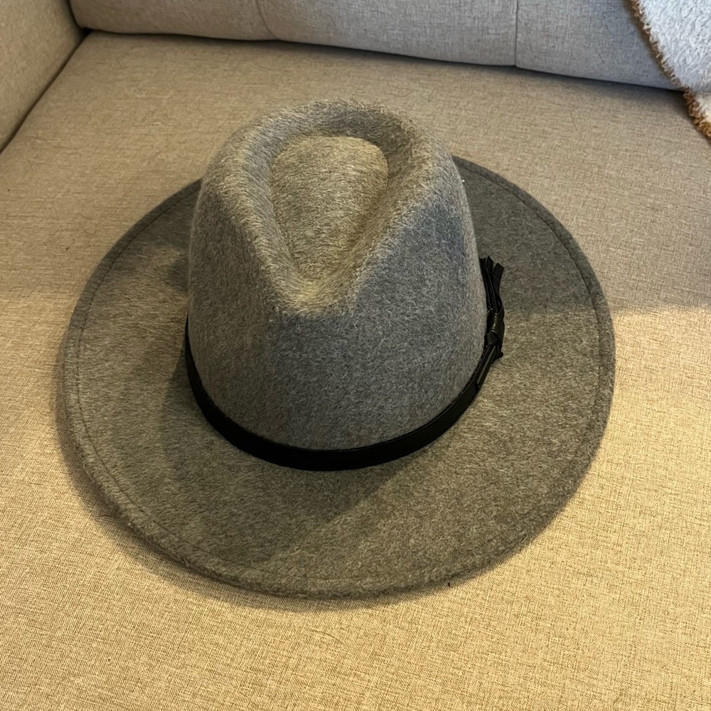 Grey brimmed hat